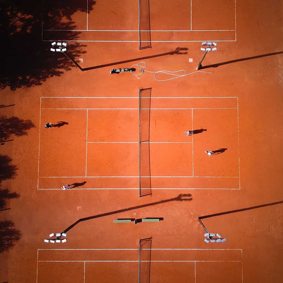 pista de tenis de tierra
